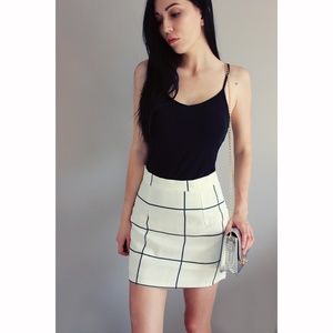 NWT White mini Skirt 🖤